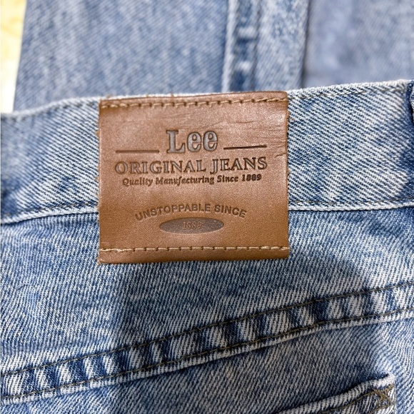 Vintage Lee Blue Straight Leg Jeans Classic Style - Picture 3 of 9
